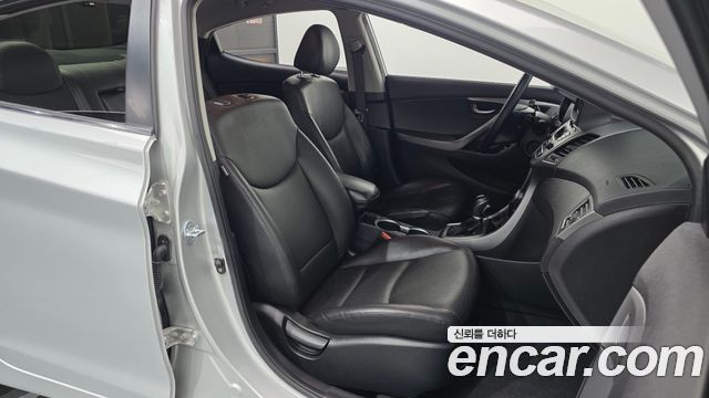 Hyundai AVANTE 2016 — photo 16