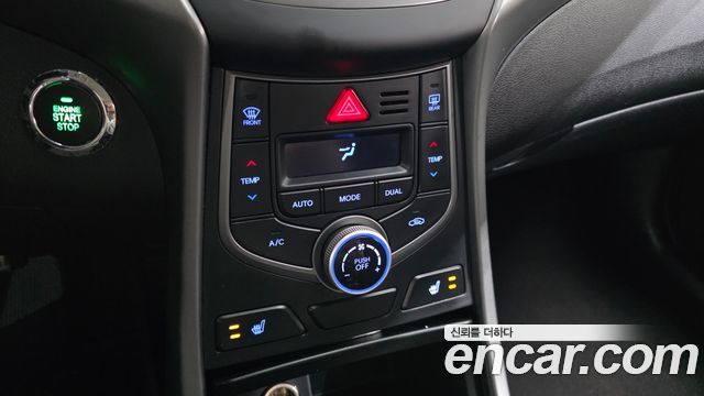 Hyundai AVANTE 2016 — photo 31