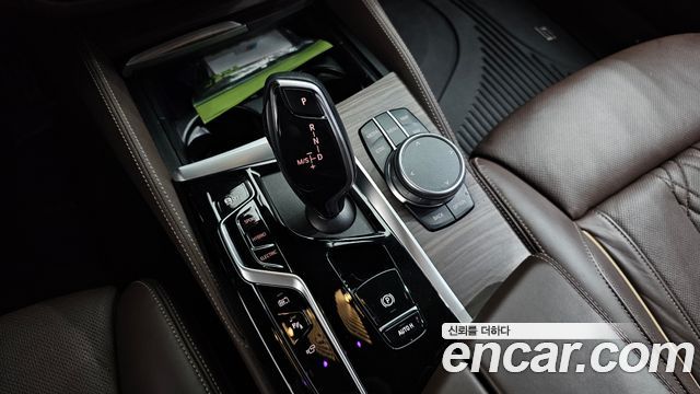BMW 5-Series 2021 — photo 9