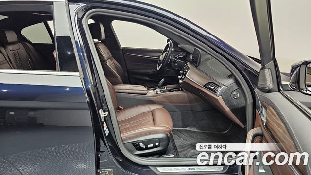 BMW 5-Series 2021 — photo 11