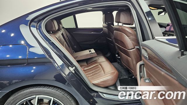 BMW 5-Series 2021 — photo 12