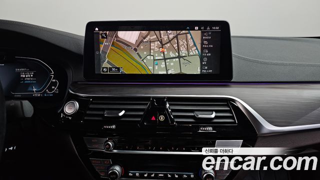 BMW 5-Series 2021 — photo 14