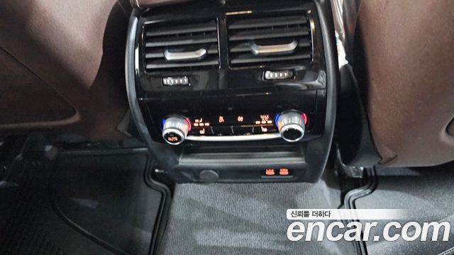BMW 5-Series 2021 — photo 17