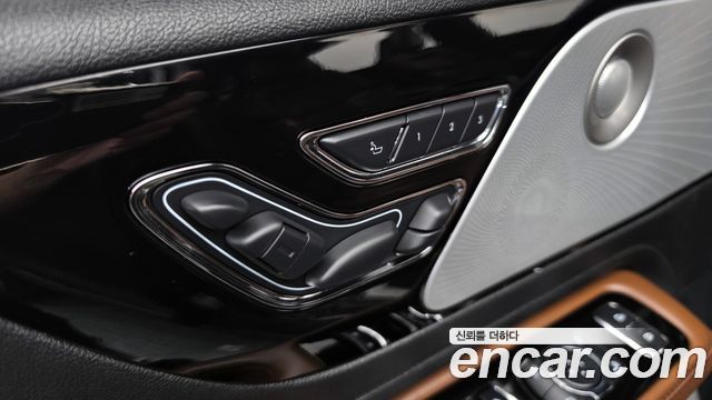Lincoln Aviator 2021 — photo 29