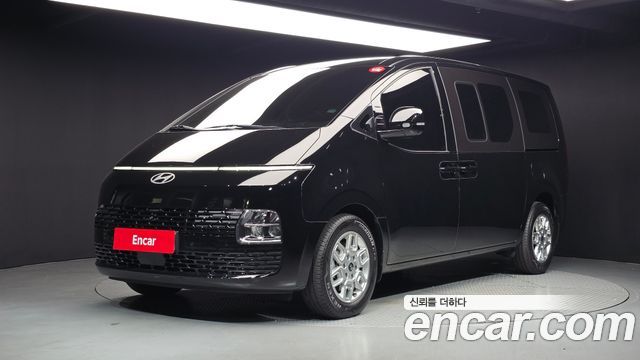 Hyundai Staria 2025 — photo 1