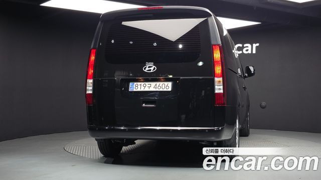 Hyundai Staria 2025 — photo 4