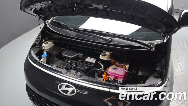 Hyundai Staria 2025 — photo 6