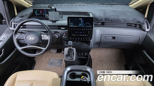 Hyundai Staria 2025 — photo 10