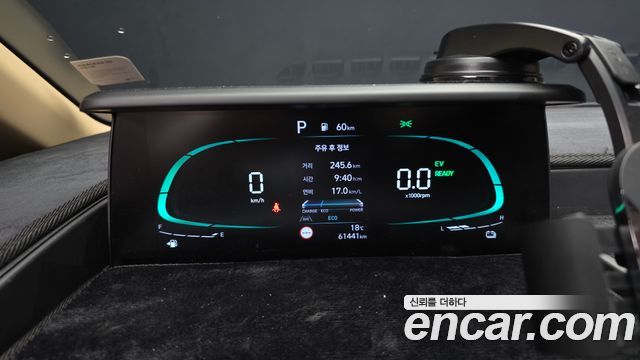 Hyundai Staria 2025 — photo 11