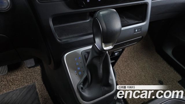 Hyundai Staria 2025 — photo 12