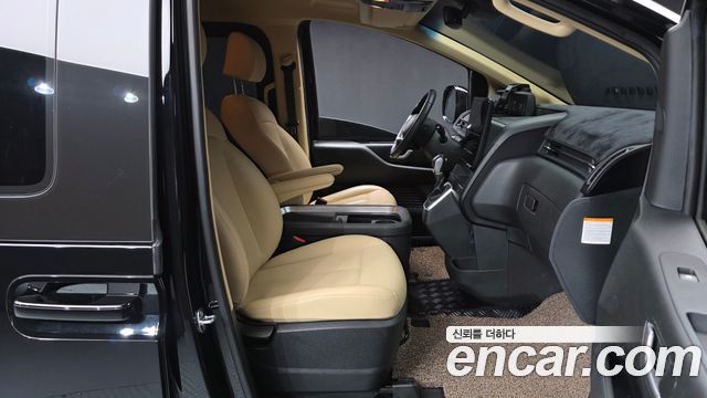 Hyundai Staria 2025 — photo 17