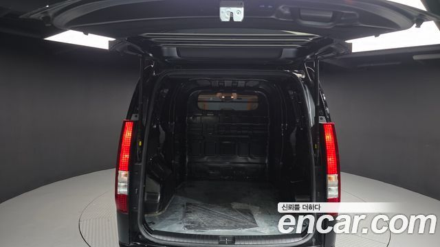 Hyundai Staria 2025 — photo 26