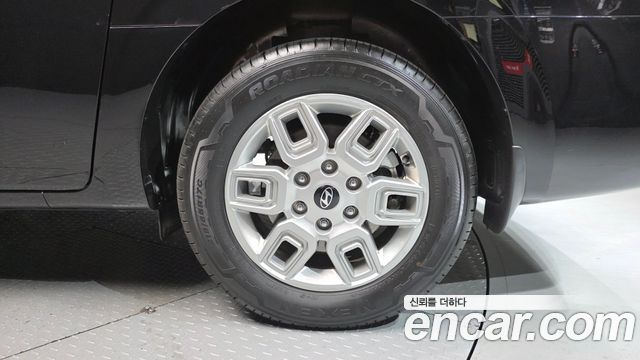 Hyundai Staria 2025 — photo 7