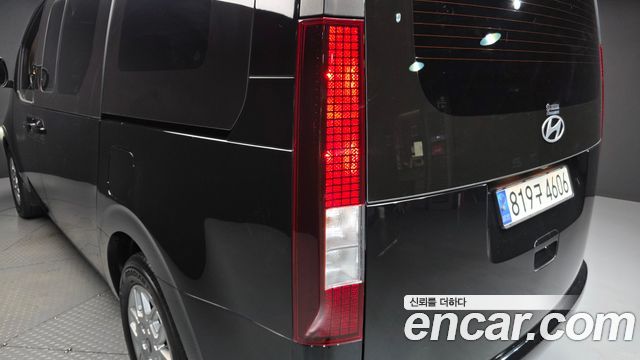 Hyundai Staria 2025 — photo 9