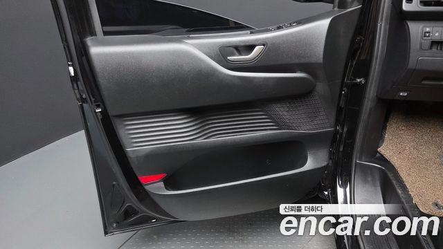 Hyundai Staria 2025 — photo 15