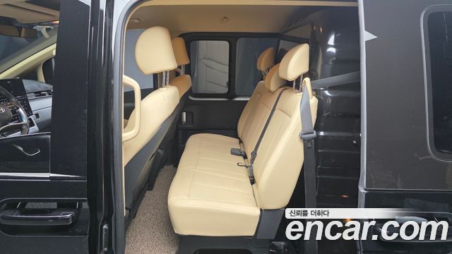 Hyundai Staria 2025 — photo 16