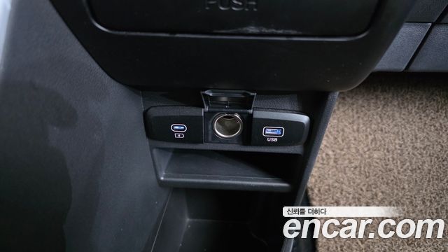 Hyundai Staria 2025 — photo 31