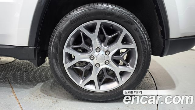 Jeep Cherokee 2021 — photo 7