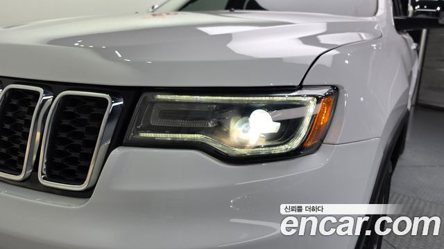 Jeep Cherokee 2021 — photo 8