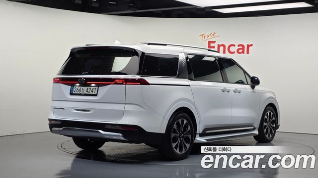 Kia Canival 2021 — photo 2