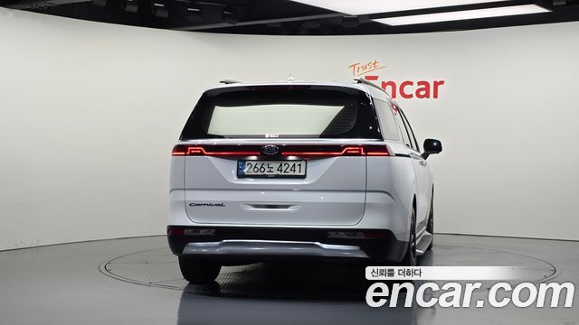 Kia Canival 2021 — photo 4