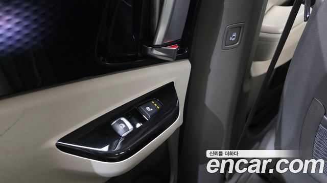 Kia Canival 2021 — photo 23