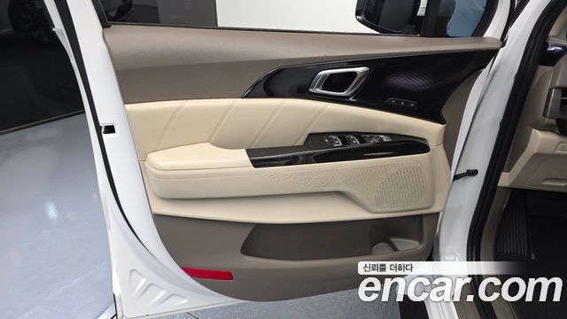 Kia Canival 2021 — photo 14