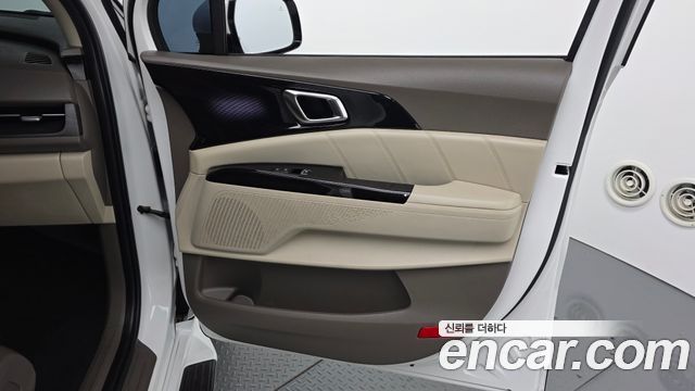 Kia Canival 2021 — photo 15