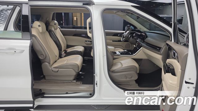 Kia Canival 2021 — photo 16