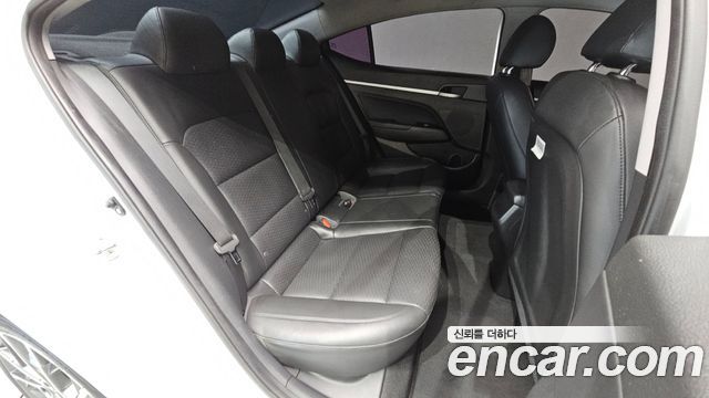 Hyundai AVANTE 2019 — photo 11
