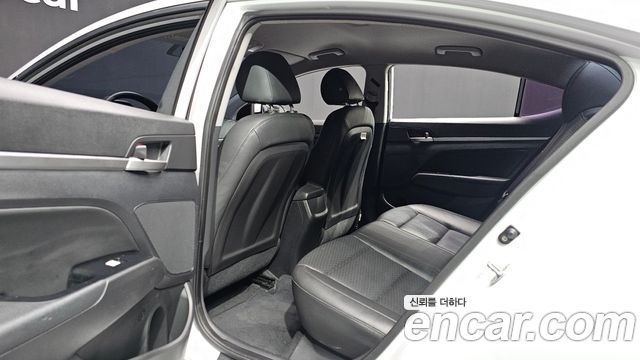 Hyundai AVANTE 2019 — photo 12