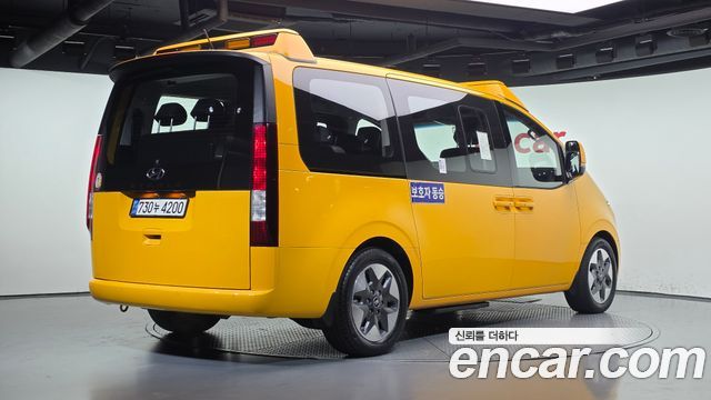 Hyundai Staria 2022 — photo 2