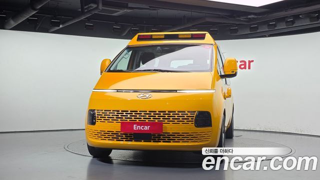 Hyundai Staria 2022 — photo 3