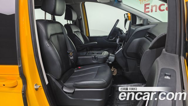 Hyundai Staria 2022 — photo 17