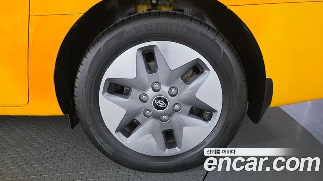 Hyundai Staria 2022 — photo 7