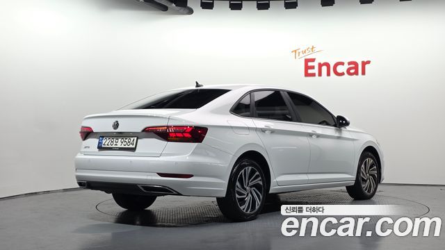 Volkswagen Jetta 2021 — photo 2