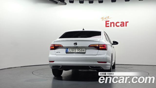 Volkswagen Jetta 2021 — photo 4