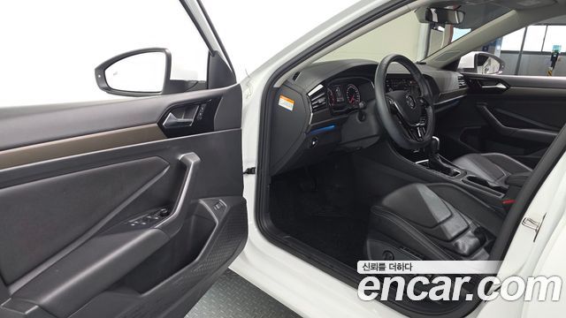 Volkswagen Jetta 2021 — photo 13