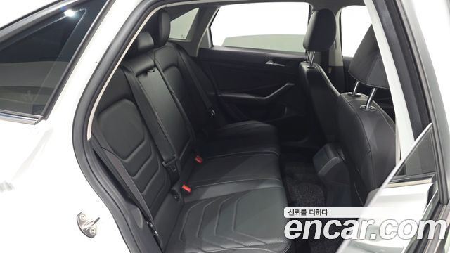 Volkswagen Jetta 2021 — photo 17