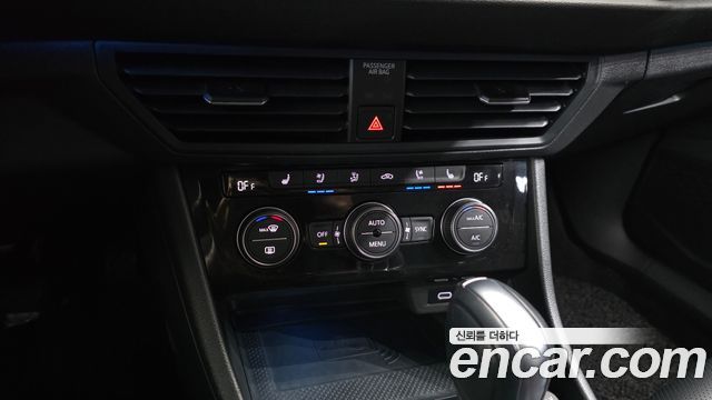 Volkswagen Jetta 2021 — photo 22