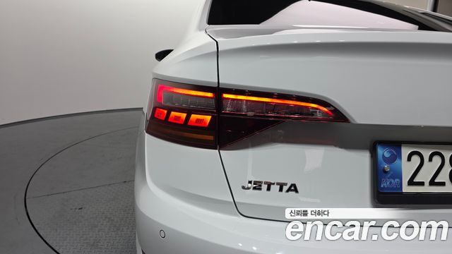 Volkswagen Jetta 2021 — photo 9