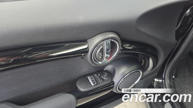 Mini Cooper 2020 — photo 29