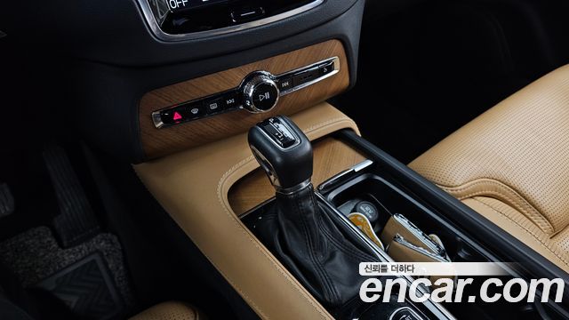 Volvo XC90 2018 — photo 12