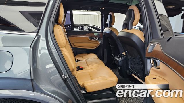 Volvo XC90 2018 — photo 17