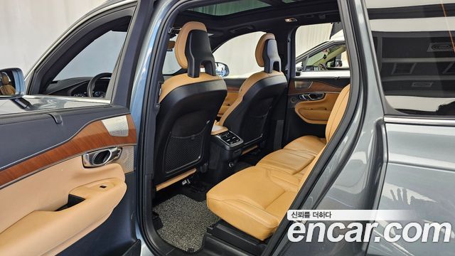 Volvo XC90 2018 — photo 18