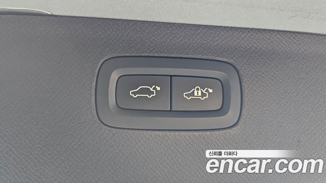 Volvo XC90 2018 — photo 25