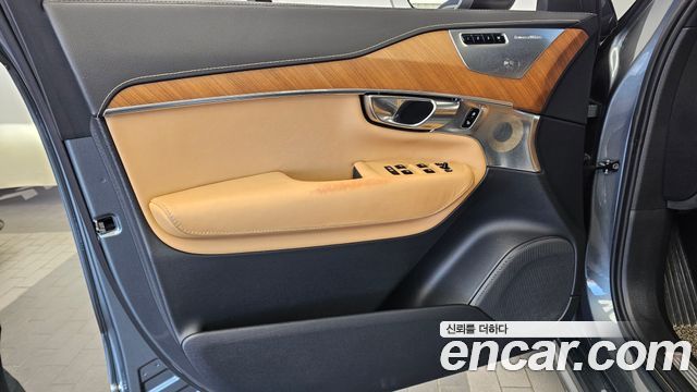 Volvo XC90 2018 — photo 14