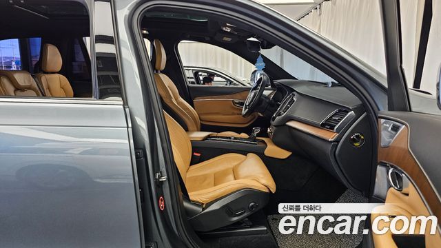 Volvo XC90 2018 — photo 16