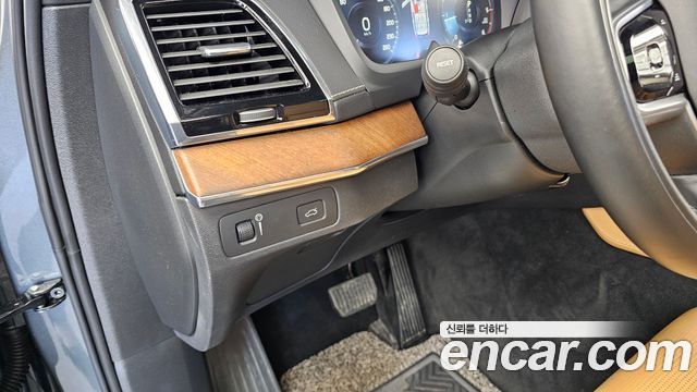 Volvo XC90 2018 — photo 29