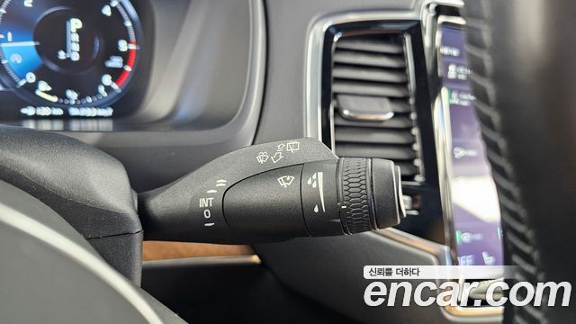 Volvo XC90 2018 — photo 30